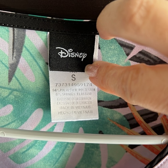 Set of 3 Disney scrub tops, polyester/spandex size small - Picture 13 of 16